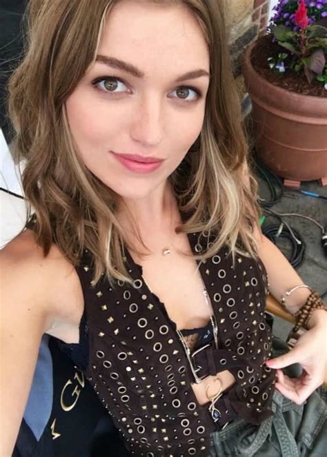 lilli simmons|lili simmons height and weight.